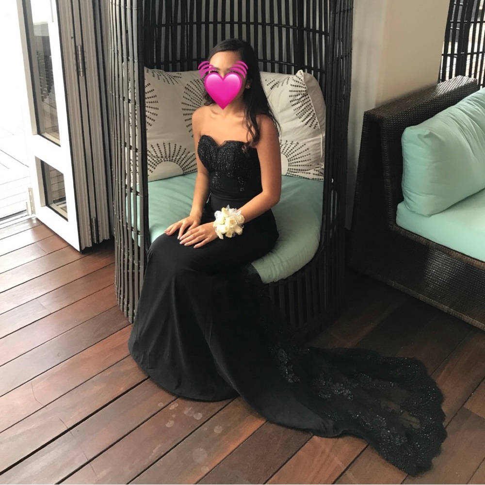 ALL BLACK FITTED PROM DRESS w/ train